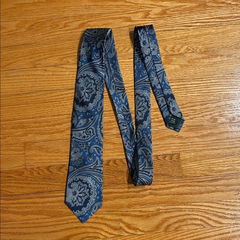 Lauren Ralph Lauren Blue and Gray Paisley Tie